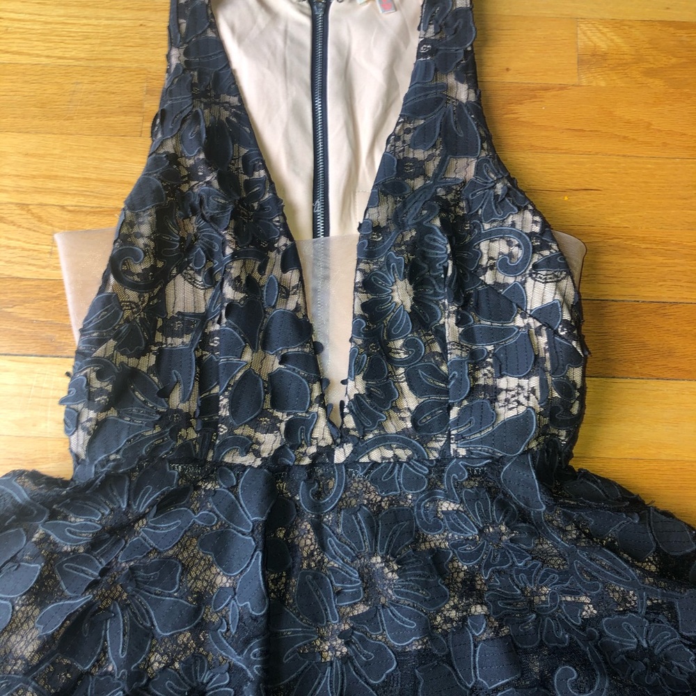 Mini dress - Picture 2 of 4